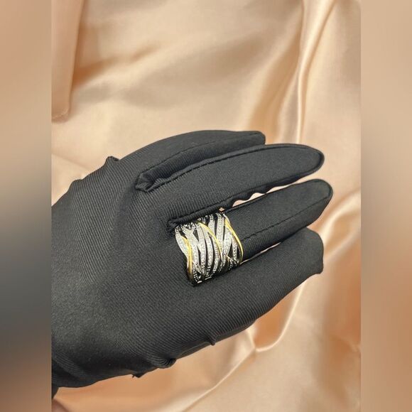 Elegant Two Tone Gold And Silver Band - Picture 6 of 11